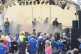 Bild zeigt die Band Klee, die auf der Bühne beim Bergfest spielt. 