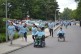 Läufer und Rollstuhlfahrer auf ihrer Etappe in Linnich.